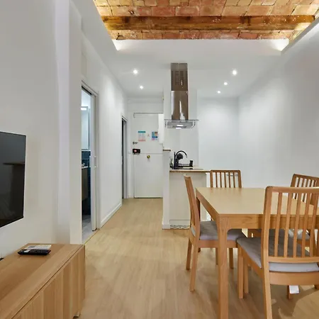 Stylish Typical Bcn Flat דירה